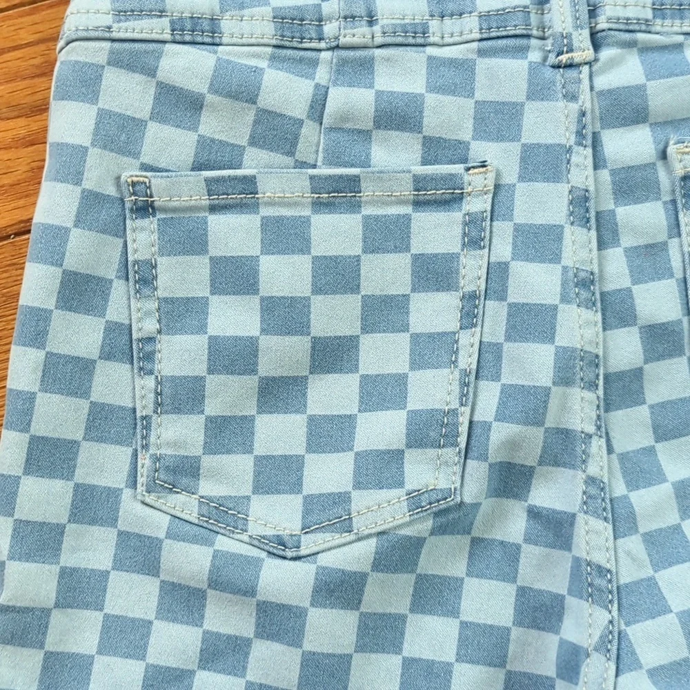 NWT No Boundaries Checkered Shorts Size 5 Casual Cuffed Dopamine